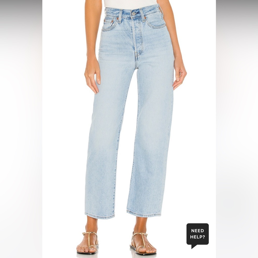 Levi’s Ribcage Straight Ankle Jeans! Color: Middle Road